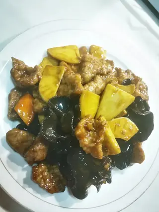 Ternera Con Bambú Y Setas Chinas