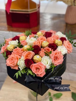 Box Rose Rouge Avec Des Boules Au Chocolat - Grande Taille