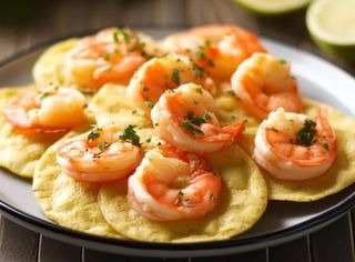 Patacones con langostinos