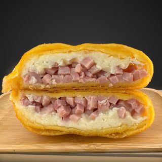 Empanada de jamón con queso