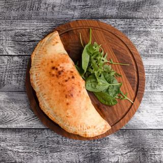 Calzone verdure grigliate e salamino piccante