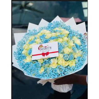 White and blue roses with baby breath