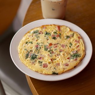 Омлет с колбасой