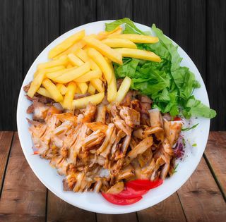 Plato kebab de pollo