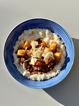 Рисова каша з карамелізованими яблучками і горішками 350 г