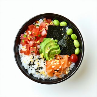 Poke hawaiano de salmón