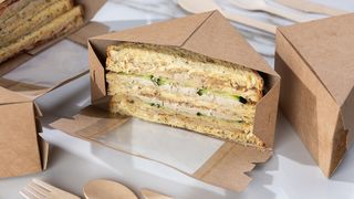 ქათმის სენდვიჩი ჩიას ტოსტით