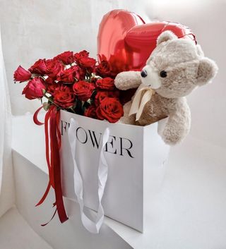 თაიგული ჩანთით