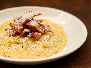 Carbonara na żołtkach z boczkiem