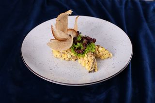 Салат з м'ясом в пиві з чорними сухарями (210г)