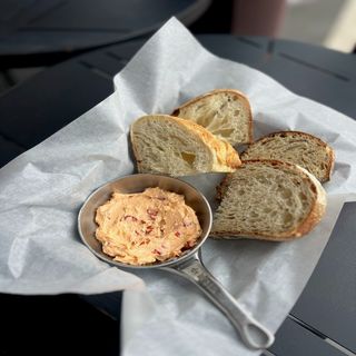 Хліб власного виробництва  на заквасці з трюфельним маслом (100г)