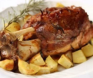 Stinco di maiale con patate