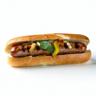 Bocadillo De Frankfurt Picante Con Bacon, Queso Y Cebolla