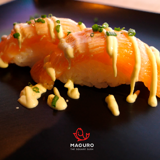 Nigiri de sake de salmón flameado