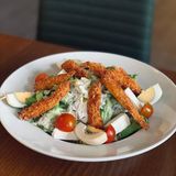 Hrskava pileća salata 