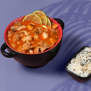 ტომიამი ქათმით და ბრინჯით