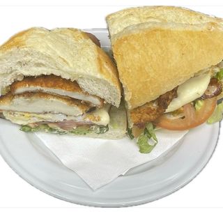 Bocata Pechuga Empanada Especial