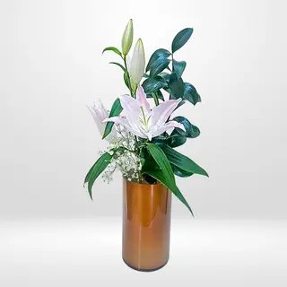 Lilium con paniculata y verdes 
