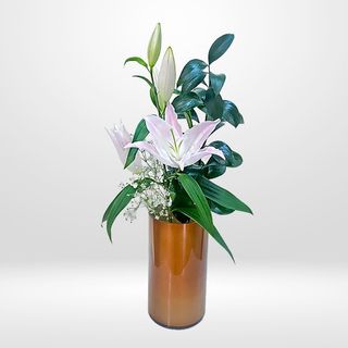 Lilium con paniculata y verdes 