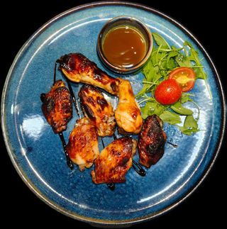 Aripioare picante la bere / chili.