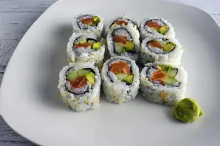 33- California Salmón con queso (8 Uds.)