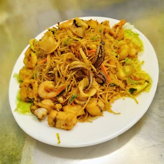 Seafood Fried Noodles (Noodles Fritto Di Frutti Di Mare)