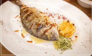 Dorado la grill cu cimbru