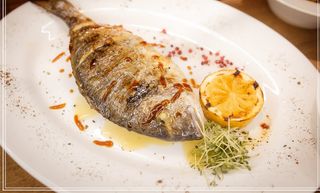 Dorado la grill cu cimbru 