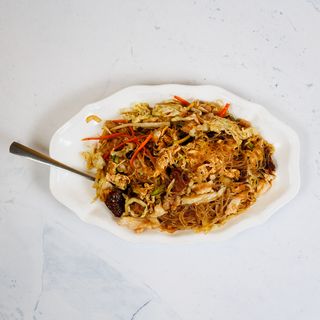 Rižini rezanci s tri vrste mesa