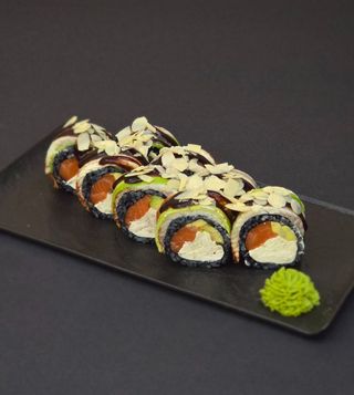 Black Dragon Roll (380 г)-8шт NEW