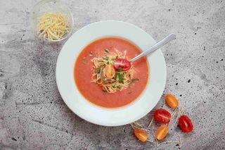 Pomidorowa z makaronem