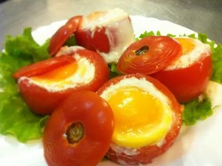 Салата Домат със сирене и яйце (350г)