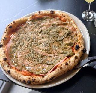 Pizza Mortadela pesto pistaći