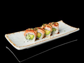 169 Uramaki salmón aguacate y pepino (4 uds.)