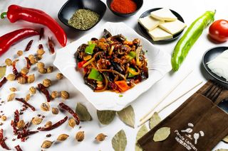 Жареная говядина с древесными грибами