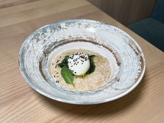 Вівсяна каша з яйцем пашот