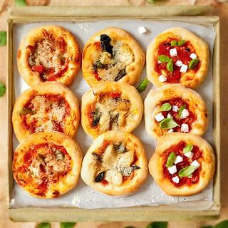 30 Mini Pizzas