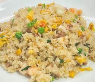 Arroz salteado de la casa