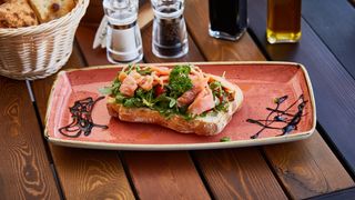 Sendvič sa dimljenim lososom