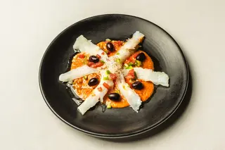 Esqueixada de bacallà amb romesco