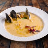 Supa picanta cremoasa cu fructe de mare