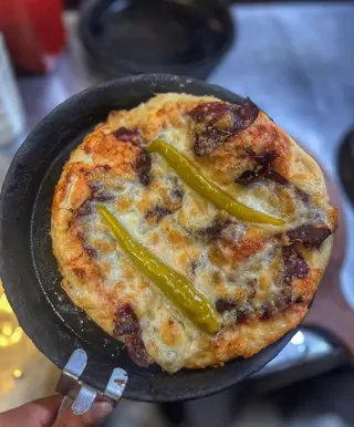 Pizza sprat pršuta