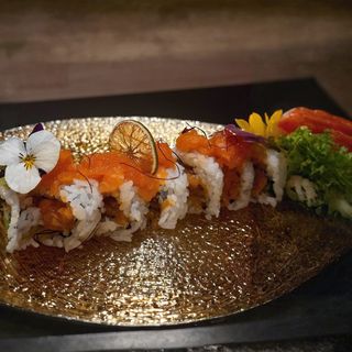 Uramaki spicy salmon