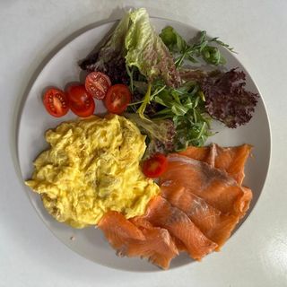 Скрембл с форелью