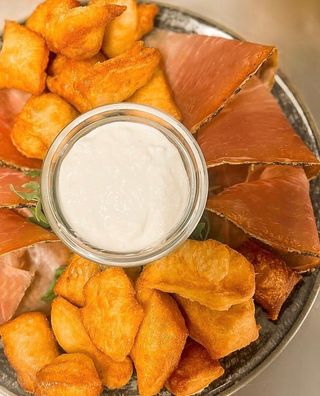 Coccoli, prosciutto crudo, burrata