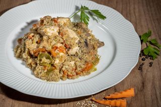 Пуешко С Киноа И Зеленчуци (350г)