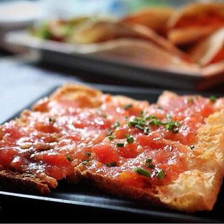 Pan De Coca con Tomate (Para 1 Persona)