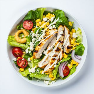 Sałatka z kurczakiem i serem feta