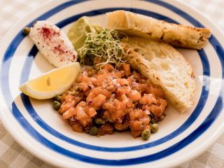 Тар-тар з лосося з гуакомоле (230г)