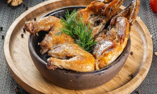 შემწვარი წიწილა ტყემალში, 1ც